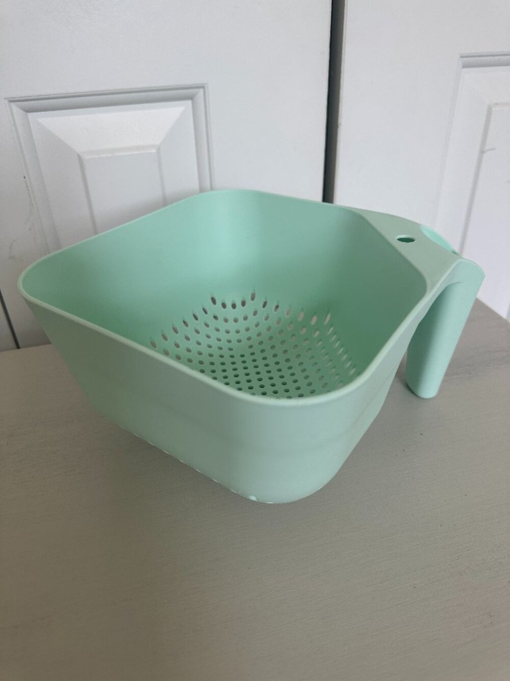NEW Square Plastic Kitchen Colander Strainer with Handle in Mint